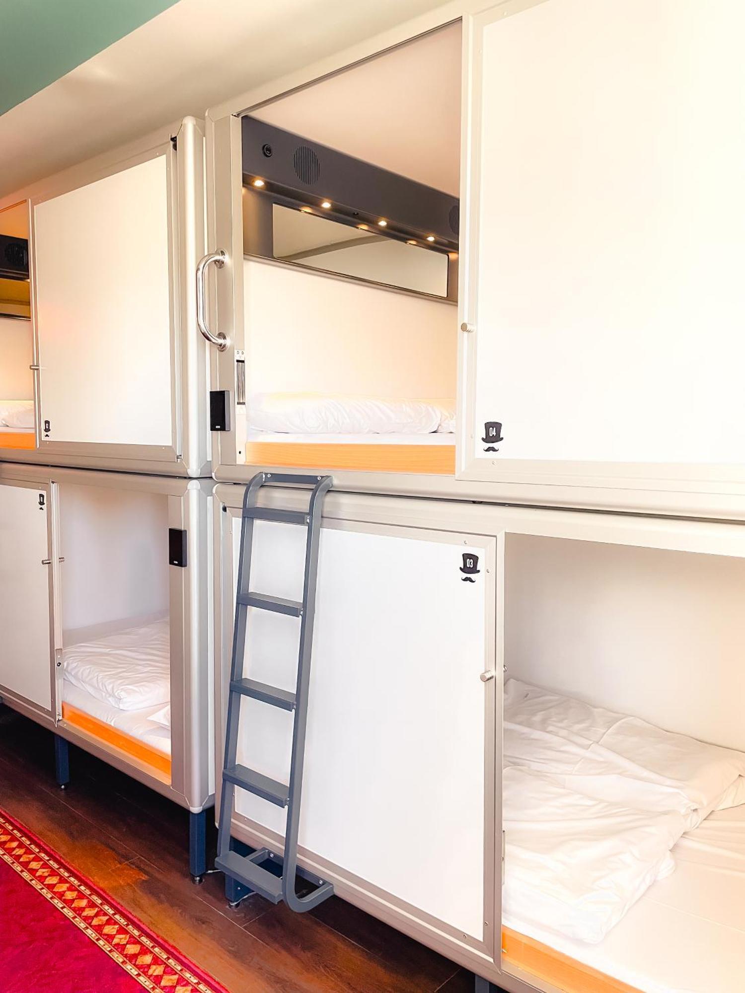 Doppelbett in einer privaten Kapsel (2 Pax) – untere Ebene